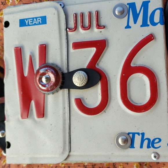 Little Earth License Plate Massachusetts "Spirit of America" Crossbody Purse - Picture 4 of 8